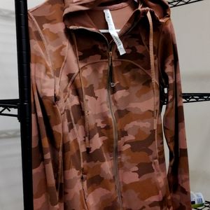 1 Patagonia fleece pullover-suze L / 1 zip front camo jacket-size 10